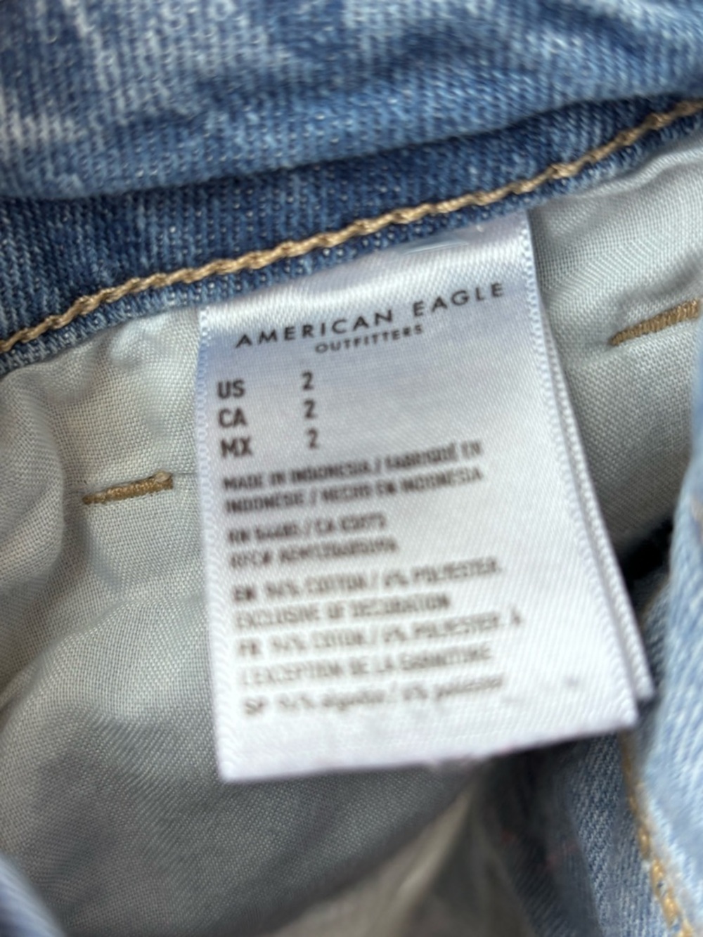 American Eagle Distressed Mom Shorts Womens Teen Size 2 jeans denim destroyed - Picture 3 of 3